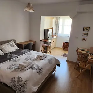 Andi's Place-comfy Studio-city Center Apartment